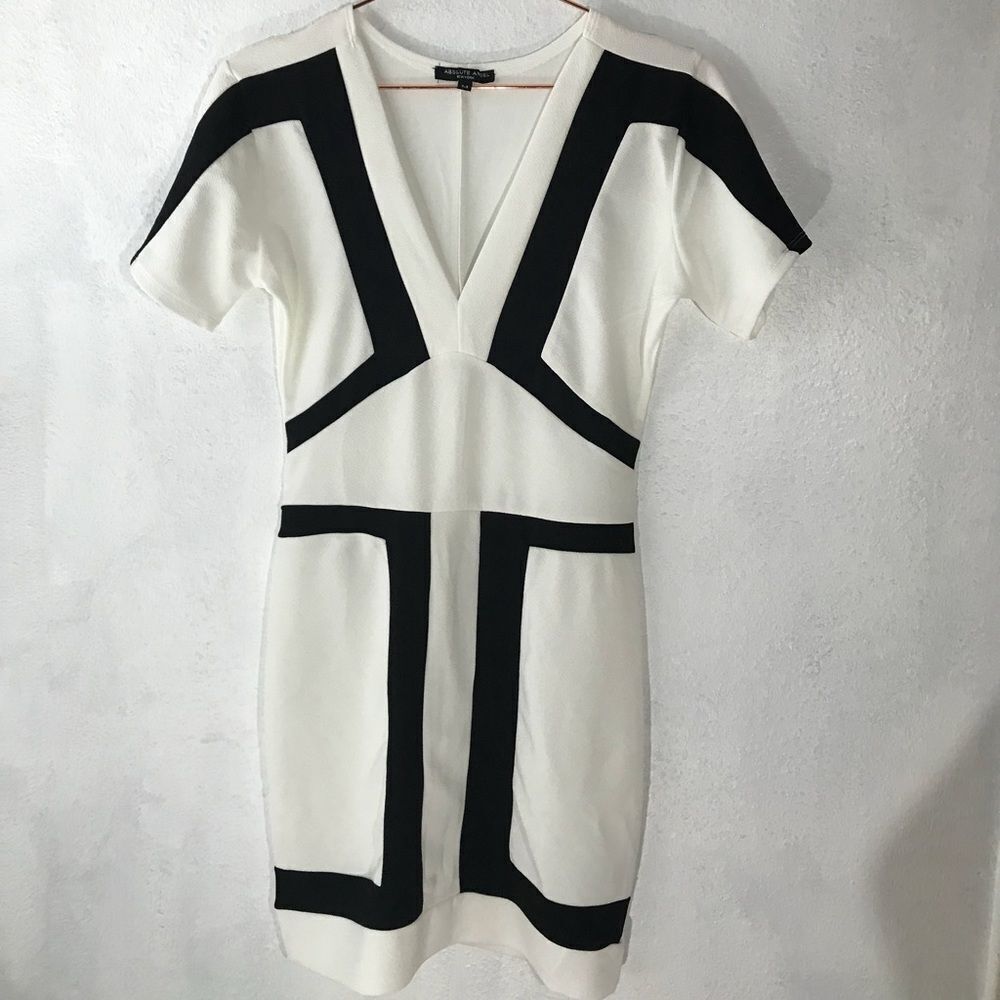 White‎ and black dress with v neck